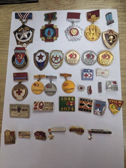 Продам значки времён СССР