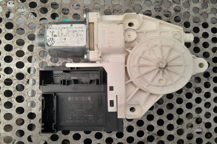 Motoras macara geam fata dreapta 1K0959792N Volkswagen VW Golf 5  [din 2003 pana  2009] Variant wag