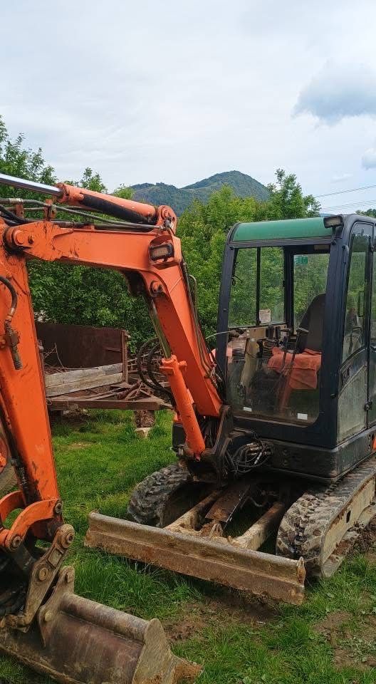 Vand hitachi ZX 27-3 an 2013