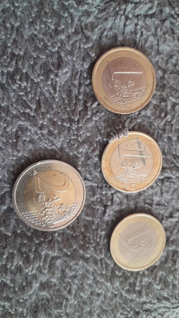 Vând 4 monede euro