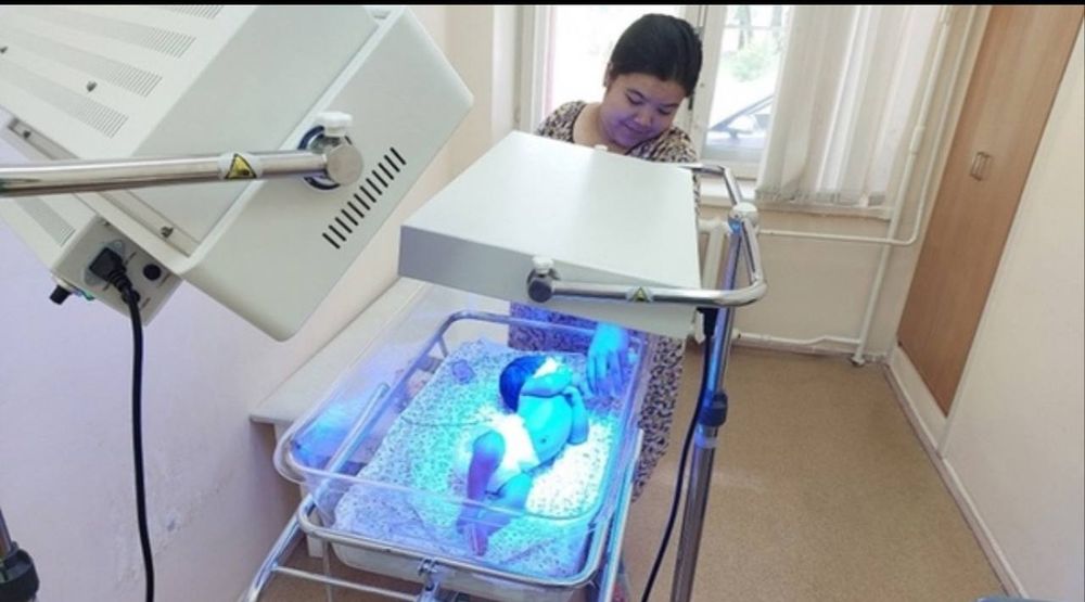 Fotolampa, sariqlikni uyda davolaymiz