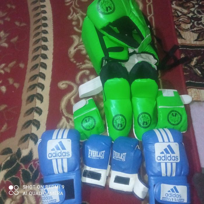 Сотилади   адидас