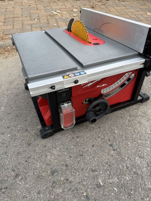 Circular milwaukee 18v baterii fts210