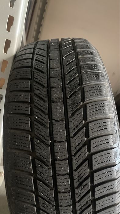 Vand anvelopa continetal wintercontact 215/55/r17 aproape noua