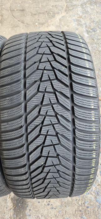 2 anvelope iarna ca si noi Hankook 285/35/20.Pret/bucata