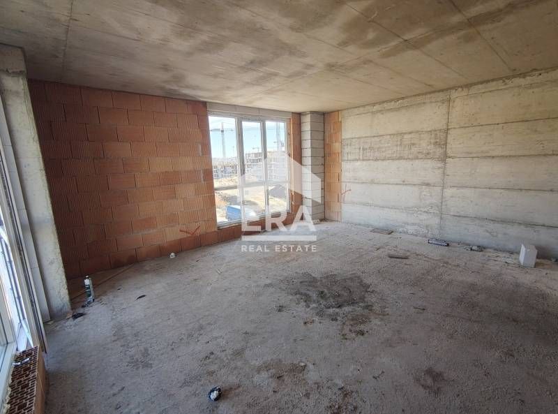 Тристаен просторен апартамент за продажба, в новострояща се сграда, кв