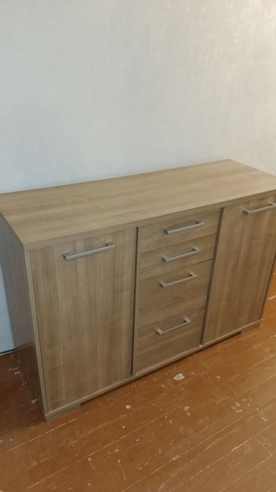 Тумба в комнату вместительная, удобна для обуви, посуды.