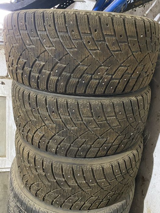 Зимние шины, размер 235/45/18