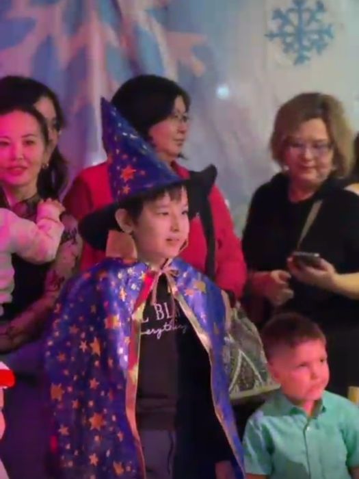 Новогодние костюмы. Вампира и волшебника