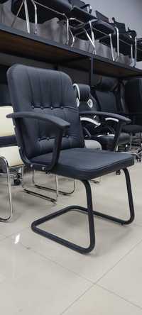Офисное кресло стул модель Visitor