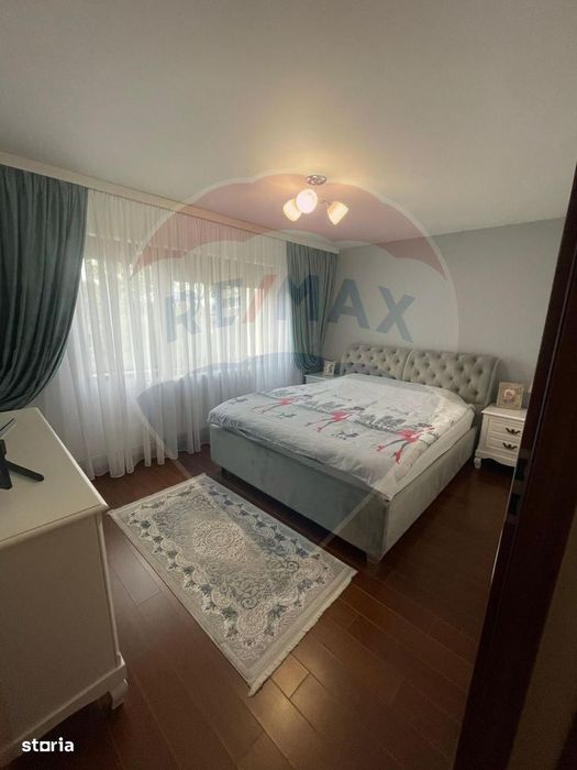 Apartament cu 3 camere de vânzare în zona Rovine