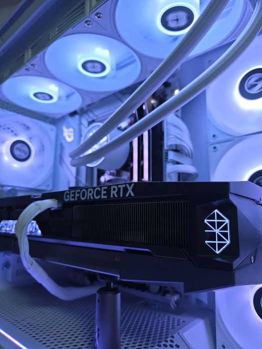 PC Gaming Ryzen 7 9800X3D RTX 5080 64GB RAM