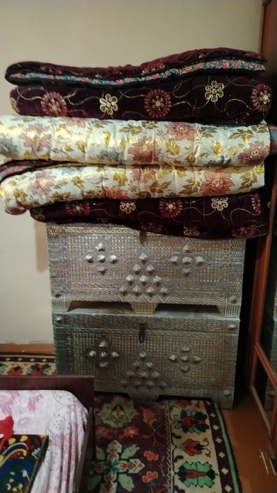 Самарканд сундук 250000 сум Курпа 350000 сум