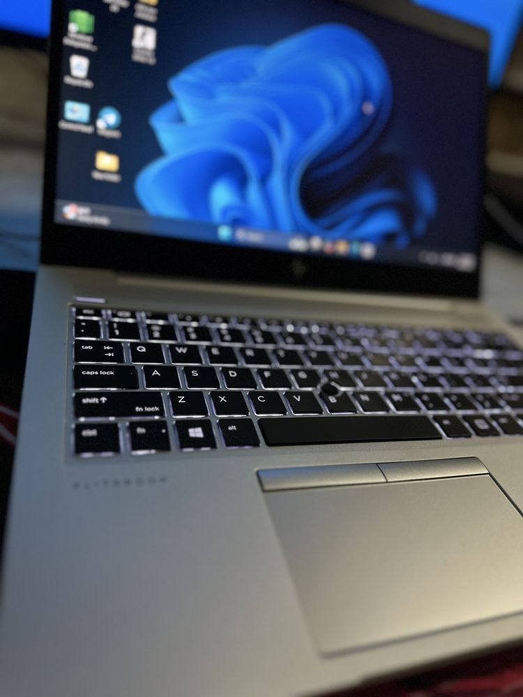 HP Elitebook 8/128GB