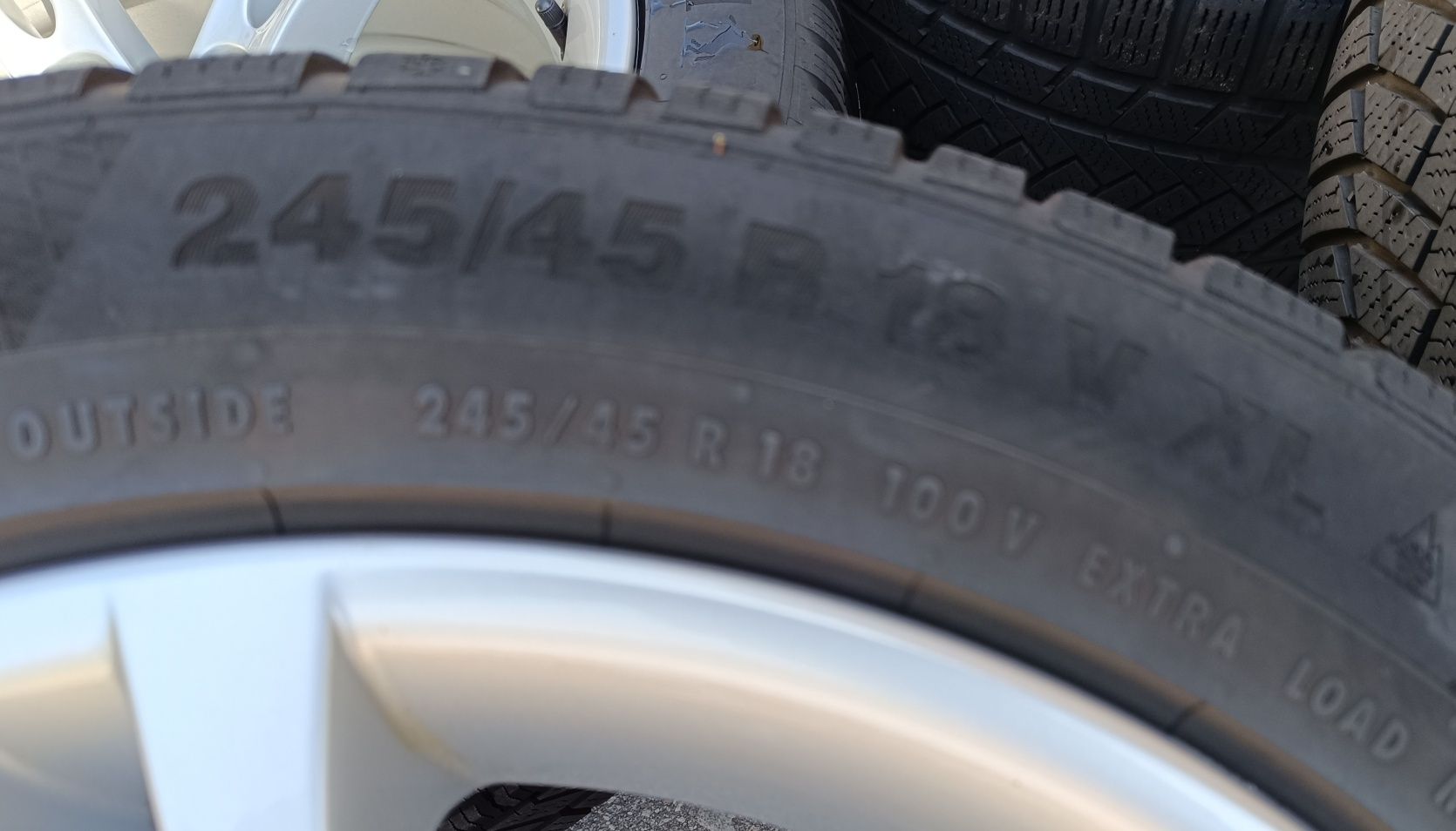 Оригинални джанти с гуми зимни 18 цола Bmw F10 F11