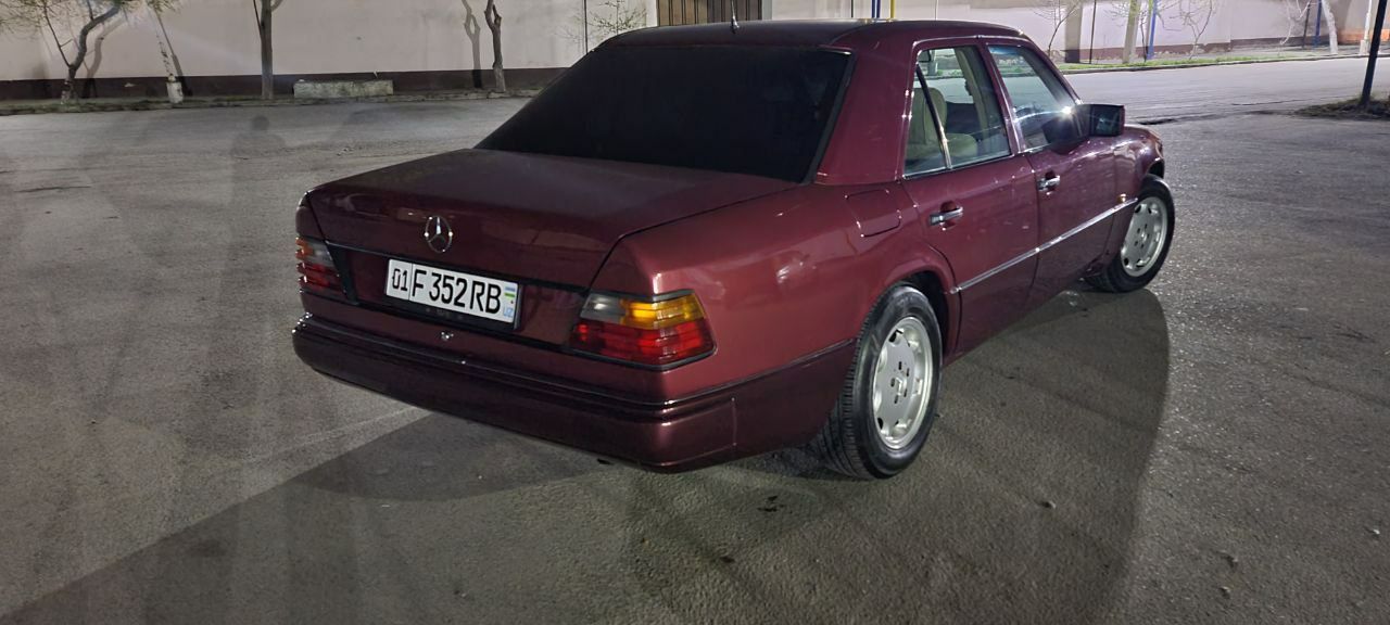 Мерседес Бенз W124 E200