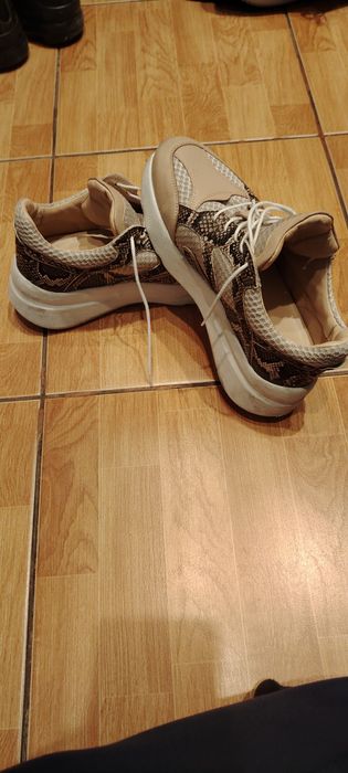 Vând pantofi sport din piele Musette