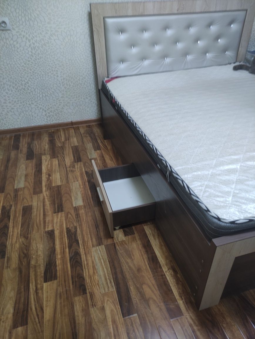 Продается кровать двухспальная