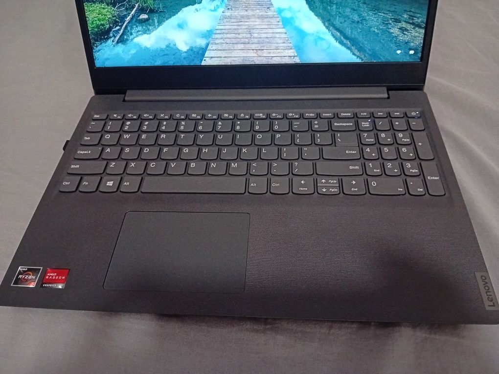 Laptop lenovo V15