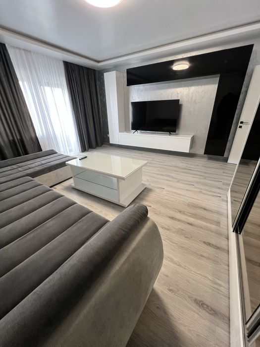 Apartament cu doua camere decomandat ,parcare si terasa