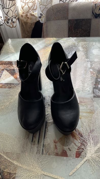 Vand pantofi toc gros