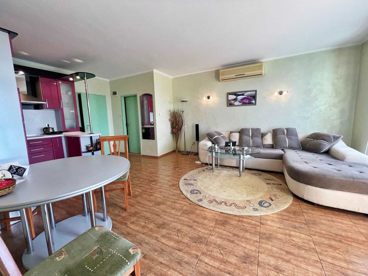 Продава се Тристаен апартамент в Несебър - 100 кв.м за 1300 €/кв.м - Снимка #1