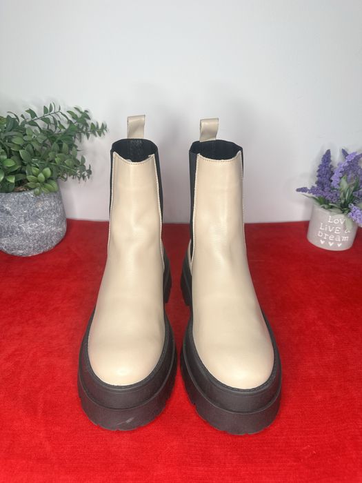 Ghete Chelsea LeGer Joselyn crem/bej și negru marimea 40