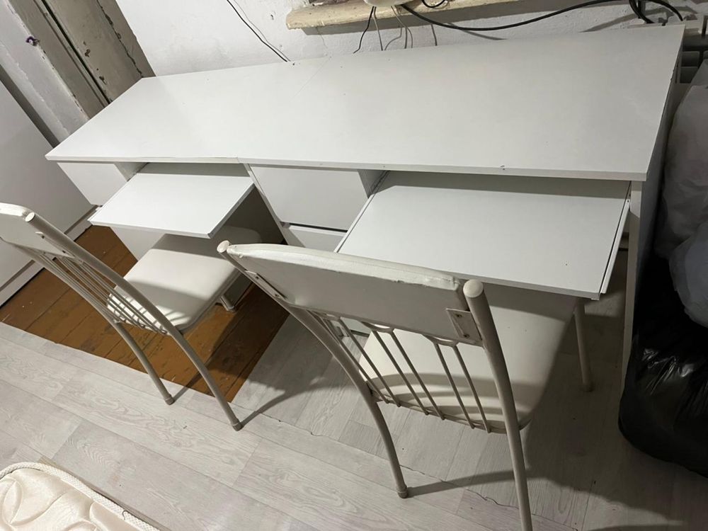 Продам кровать,шкаф,парта два полных набора
