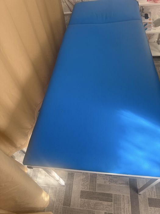 Продам кушетку срочно