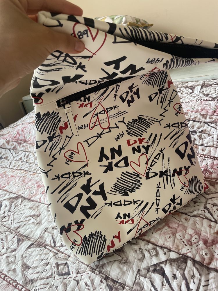 Кожна чанта DKNY