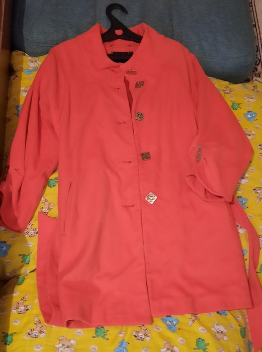 Продам пальто весна-осень.