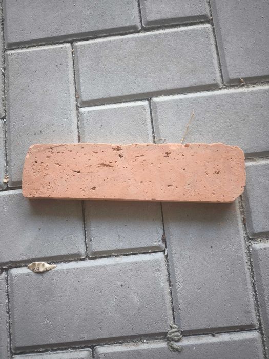 Caramida din demolari debitata