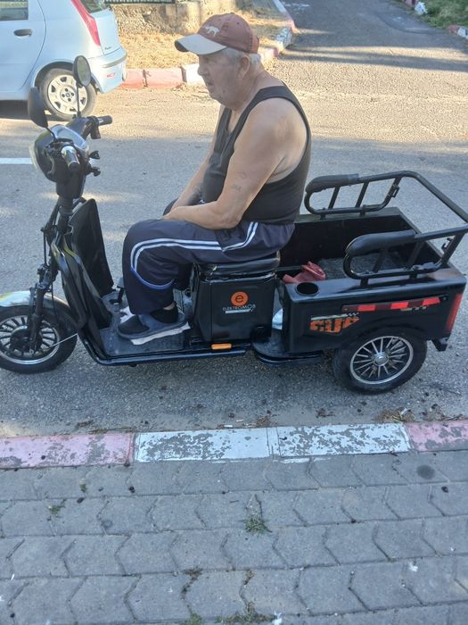 Vând triciclu electric