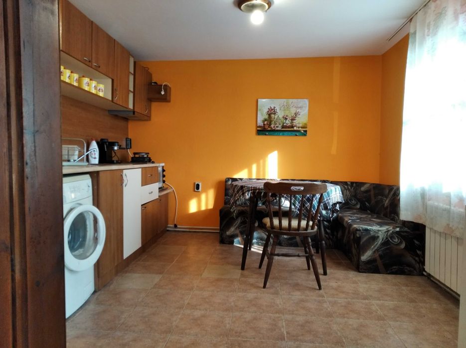 Дава се под наем Едностаен апартамент в Варна, м-т Траката - 40 кв.м за 204 € - Снимка #1