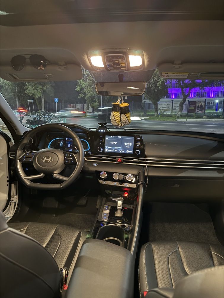 Hyundai Elantra 2024