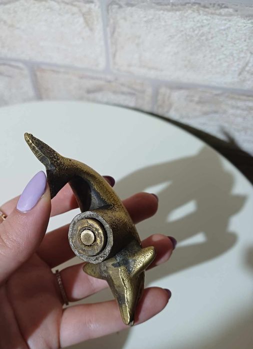 Бронзов делфин..