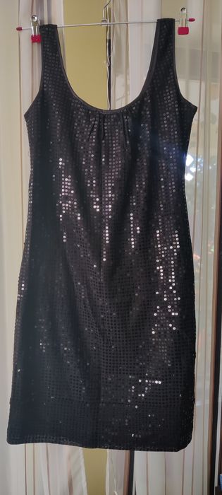 Vând rochie cu paiete