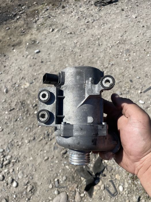 Бмв bmw e60 e90 ел.помпа водна н52 мотори