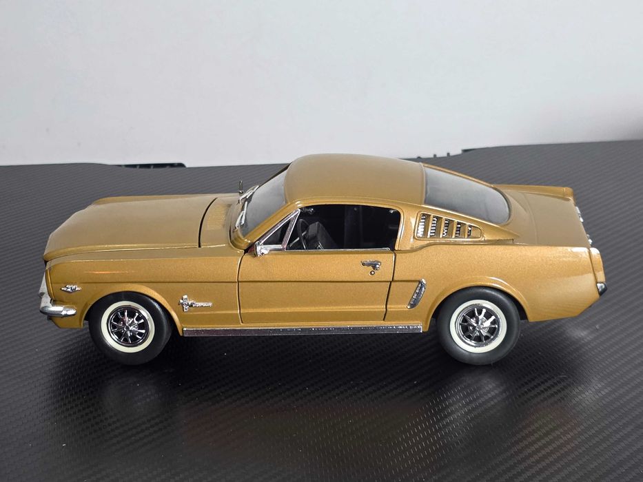 Macheta Auto 1/18 MIRA Ford Mustang 1964 1/2
