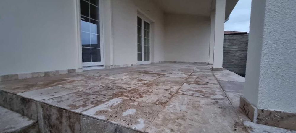 Execut-Renovari-Finisaje-Zugraveli -Tapet-Decorative-Case la Rosu