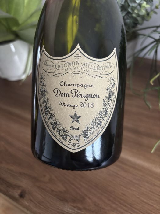 Празна бутилка Dom Perignon 2015