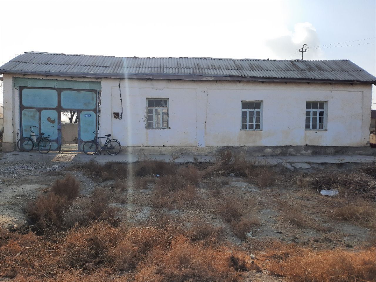 Hovli sotiladi 10 sotix, Karmana tumani, Yangiariq ko'chasi 7
