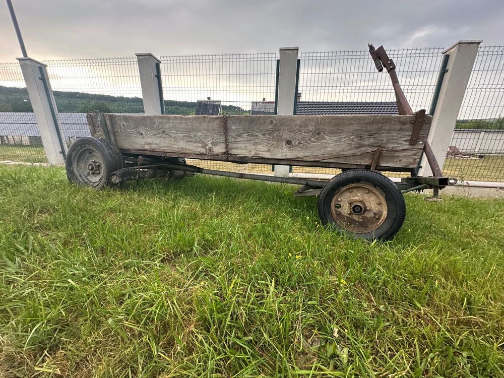 Vand caruta pentru tractor