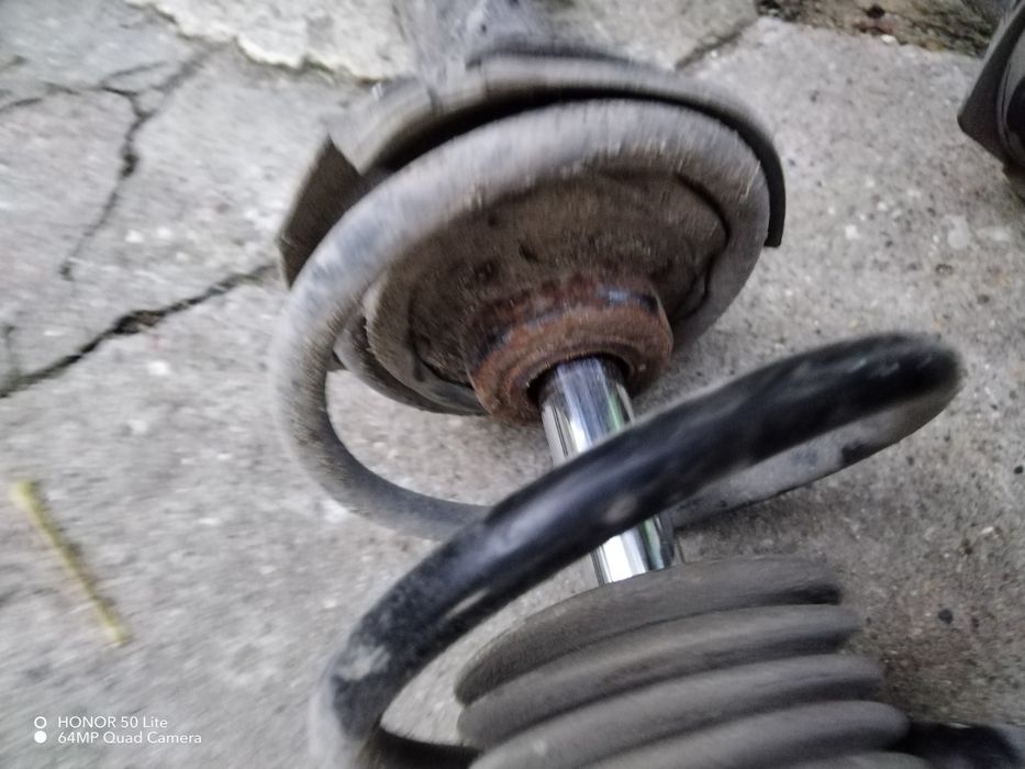 Е60 амортисьори предни