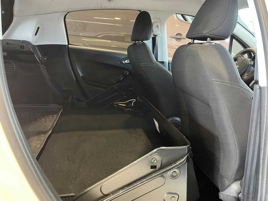 Peugeot 208 1.2i VTi на части