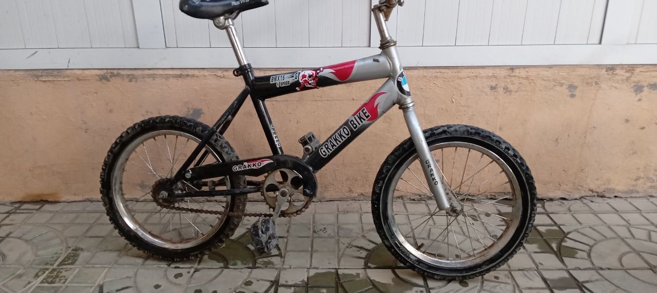 16 bolalar velosipedi sotiladi