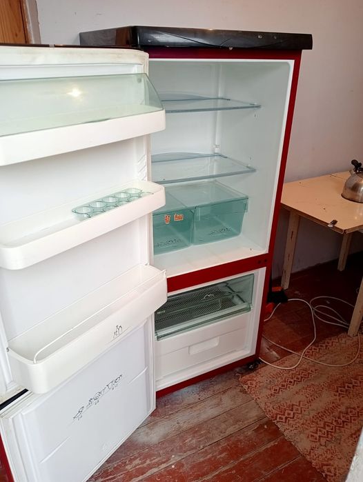 Продам  холодильник отлично работает