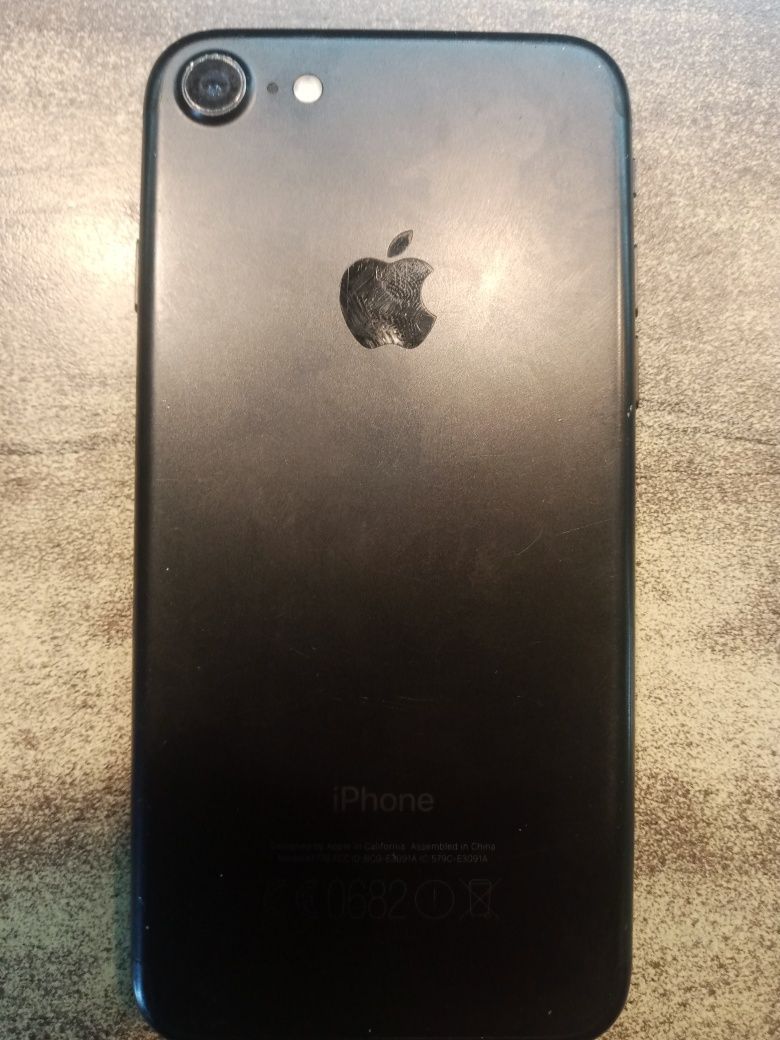 Iphone 7  память 64