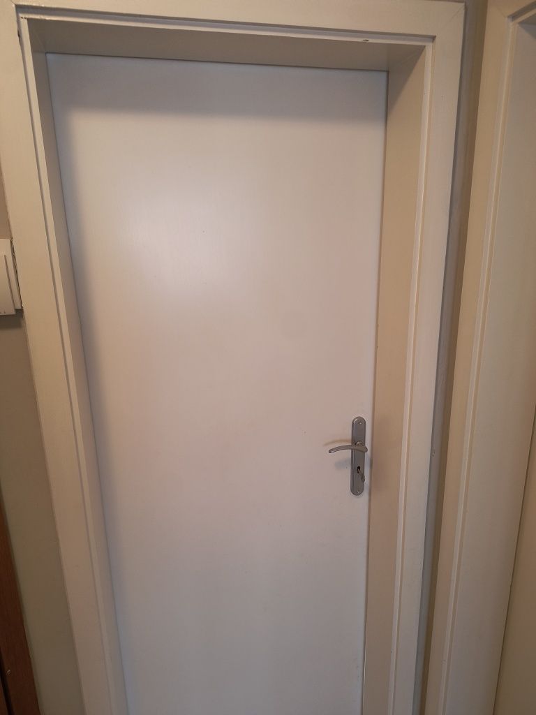 Продава 3 броя врати..