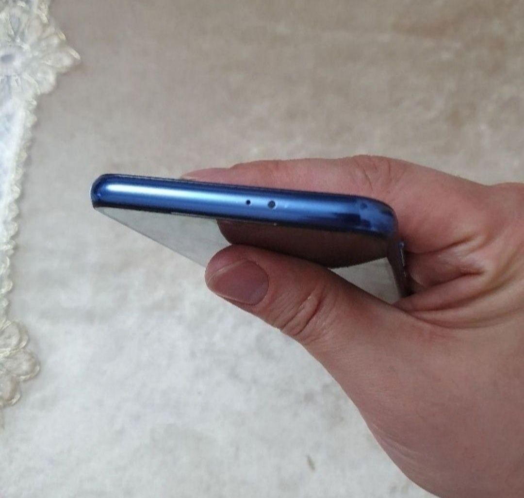 Srochna sotiladi Xiaomi Mi 9 SE 6/64Gb Orginal Xolati yaxshi